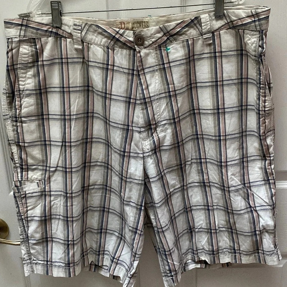 Mens Dockers relaxed fit shorts size 40 - Picture 1 of 4
